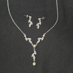 AVON Necklace and Earrings Set